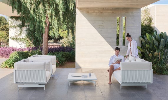 Muebles de terraza modernos en color blanco