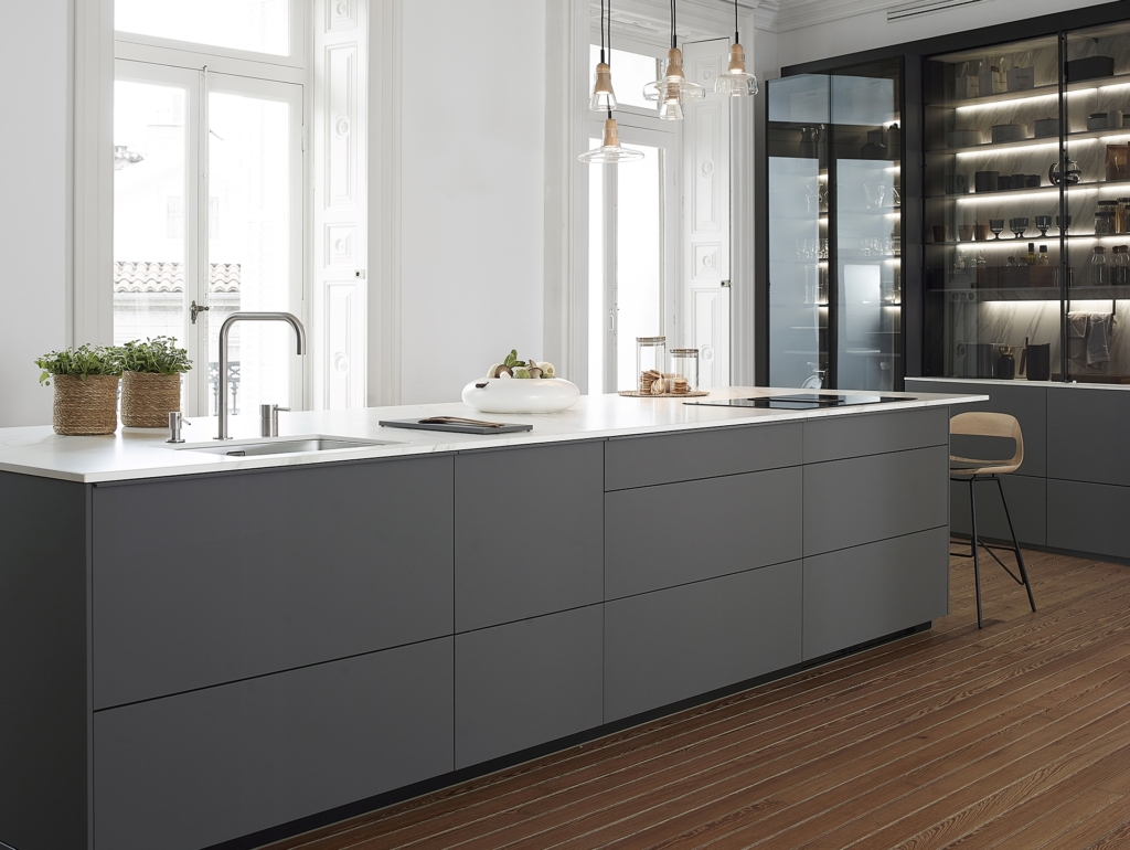 Cocina Santos gris con isla en tienda de muebles Dimode Gandía
