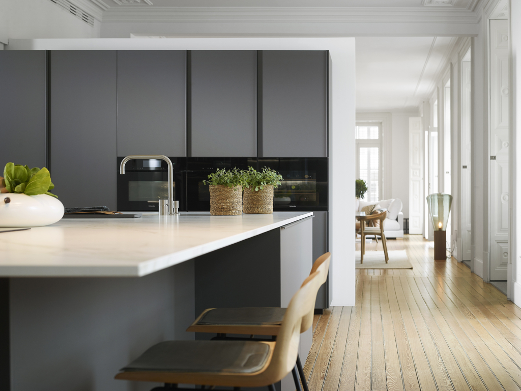 Cocina Santos gris con isla en tienda de muebles Dimode Gandía
