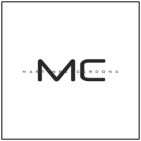 Logotipo de Martínez Cardona, sofás modernos en tienda de sofás