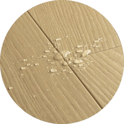 Suelo laminado impermeable en Gandía con apariencia real de madera natural